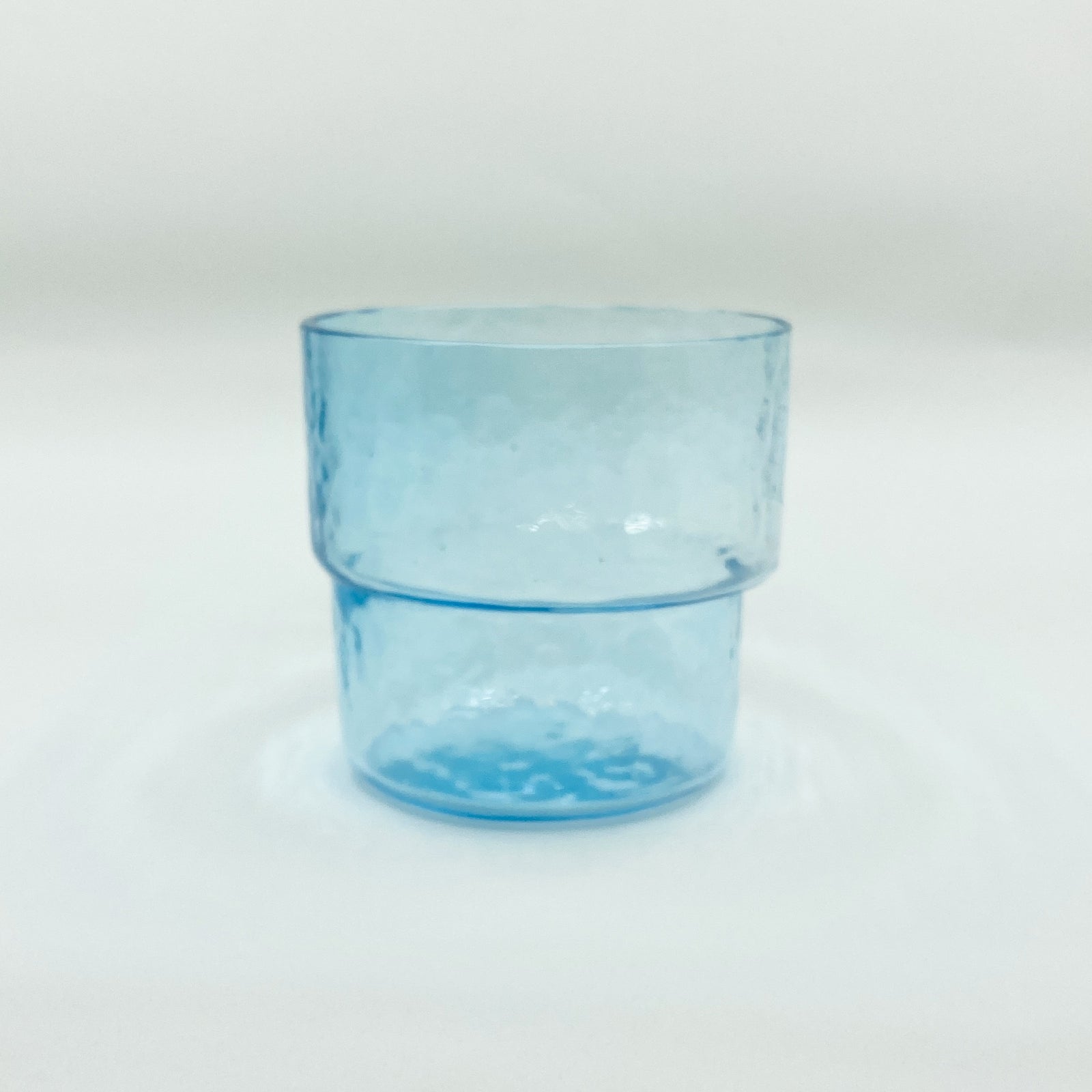 Gläser Pool in verschiedenen Farben von Cornelius Reer bei Wilhelm die 3.