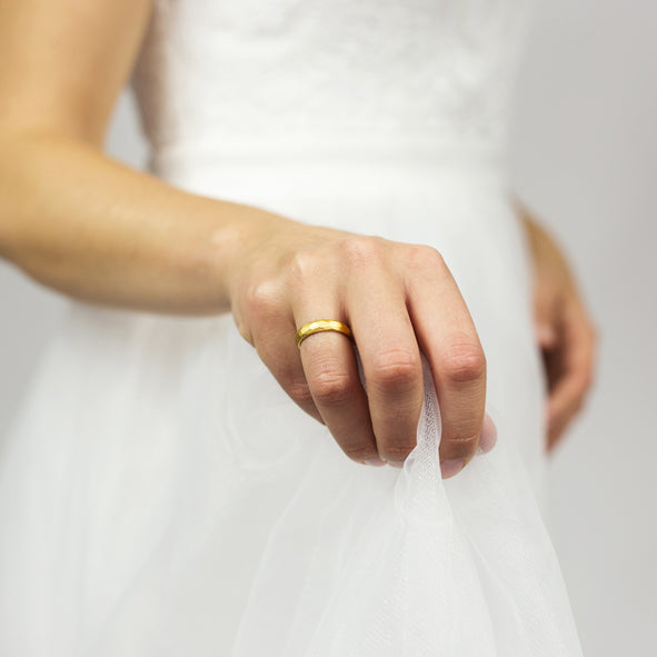 Ehering Gelbgold mit Facetten