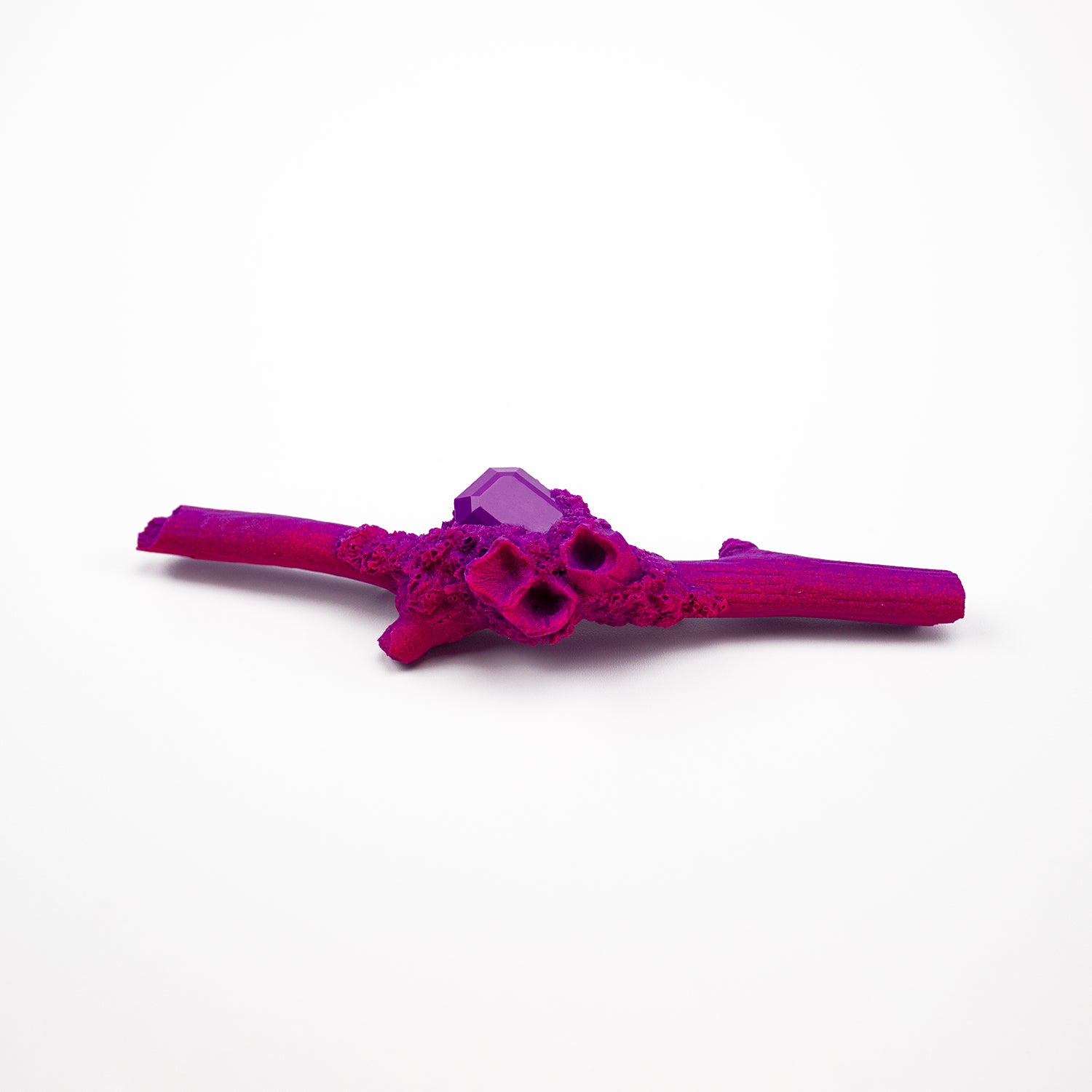 Brosche "Amytha Lilium" von Jil Köhn bei Wilhelm die 3.