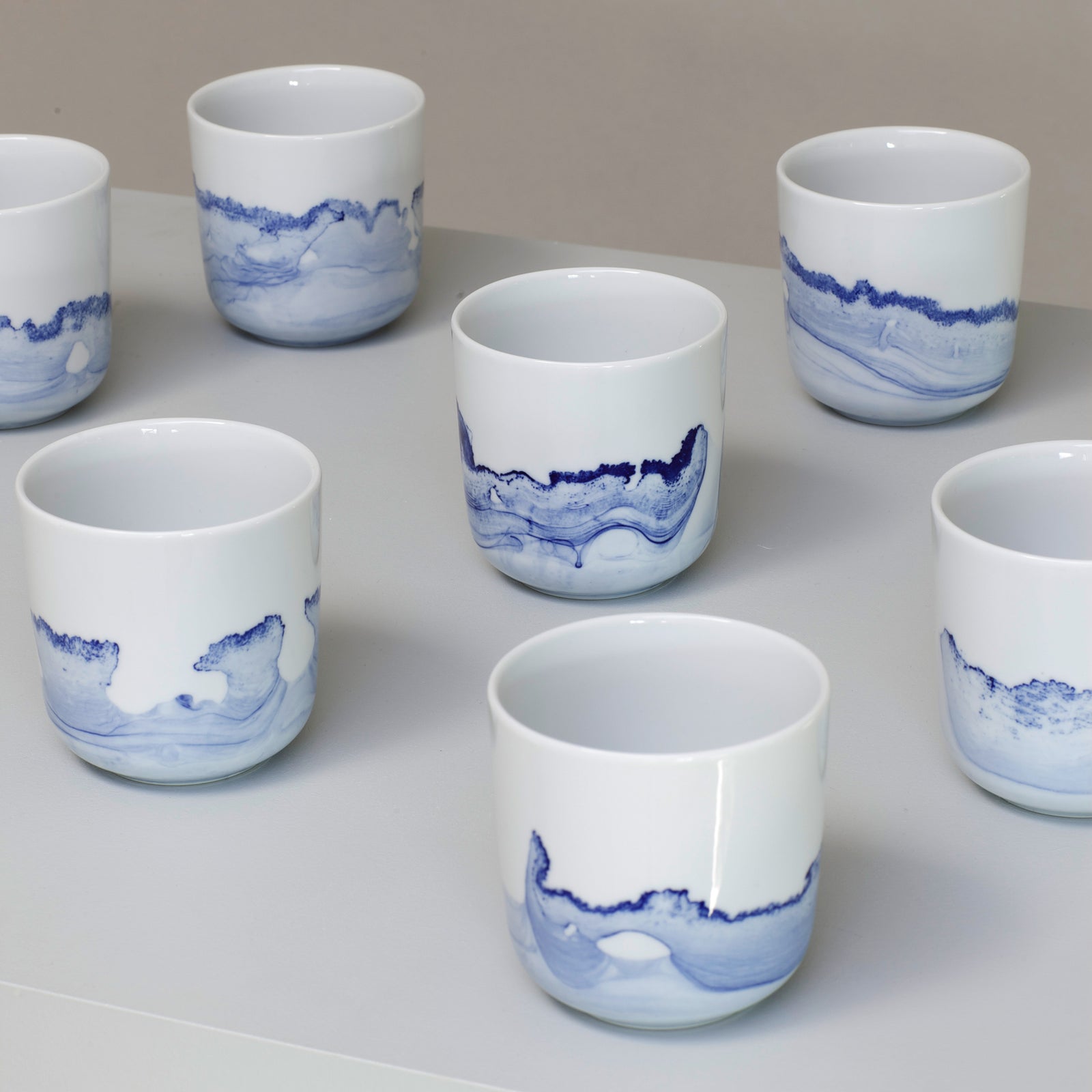 Porzellanbecher groß glasiert - 4 Farben von Anna Badur bei Wilhelm die 3.