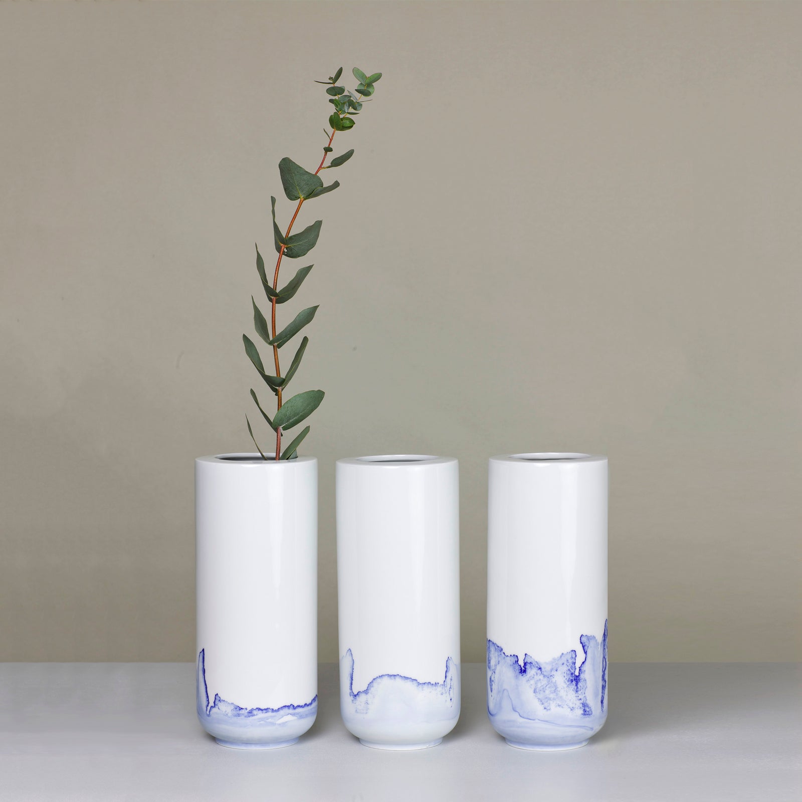 Porzellanvase "Tide" Größe M glasiert - 4 Varianten von Anna Badur bei Wilhelm die 3.