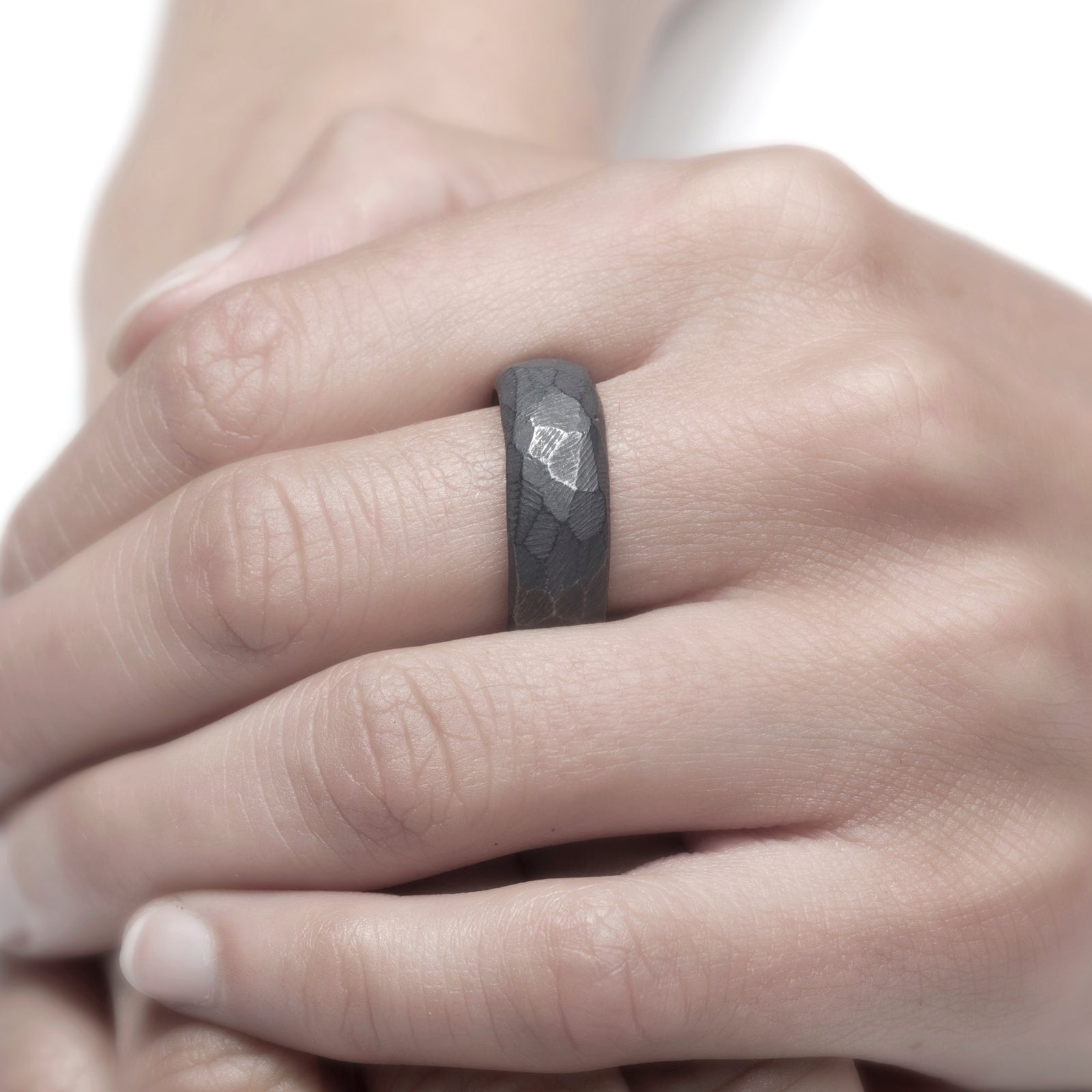 Facett-Ring "Elbrus" von Bettina Götsch bei Wilhelm die 3.