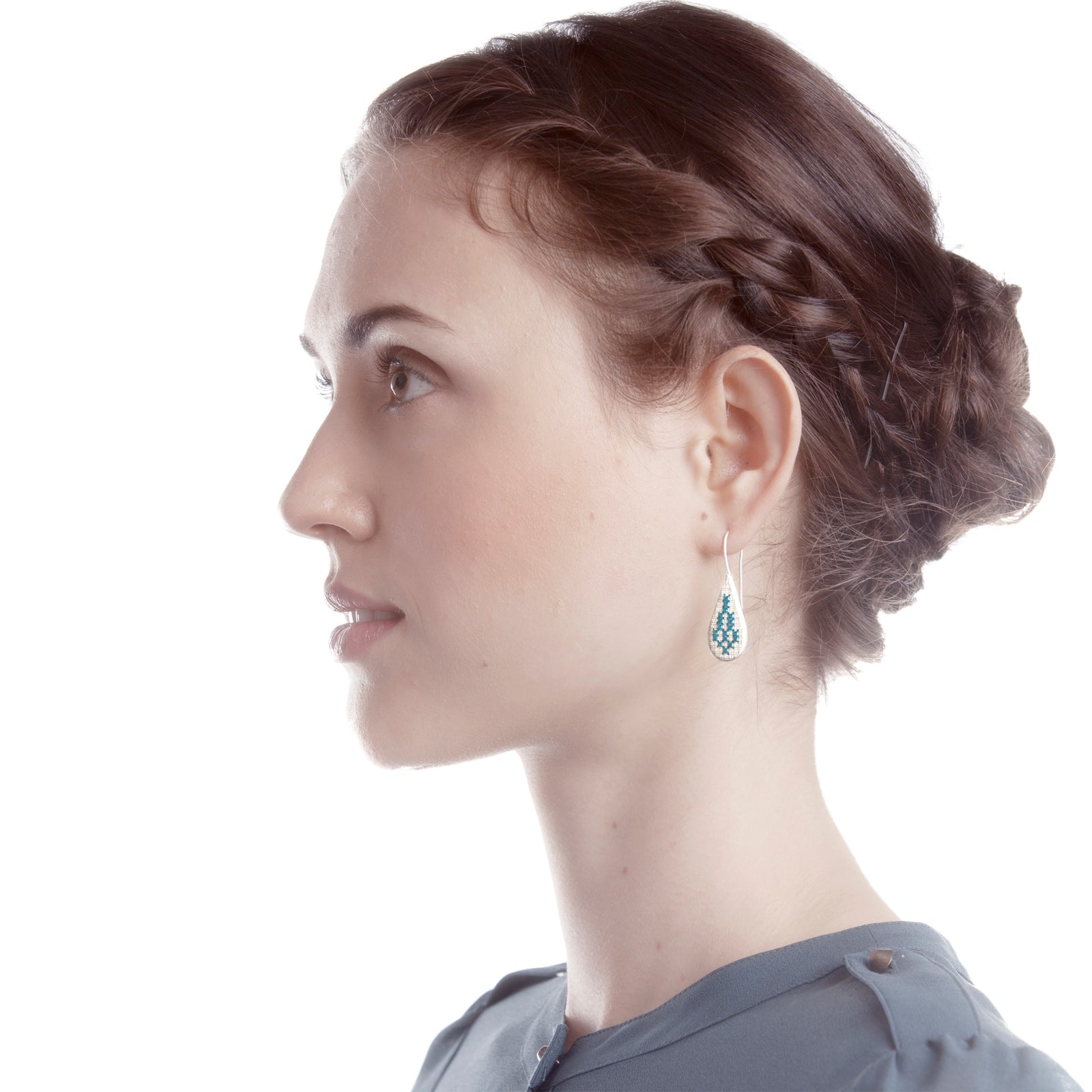 Stick-Ohrhänger Tropfen Silber von Bettina Götsch bei Wilhelm die 3.