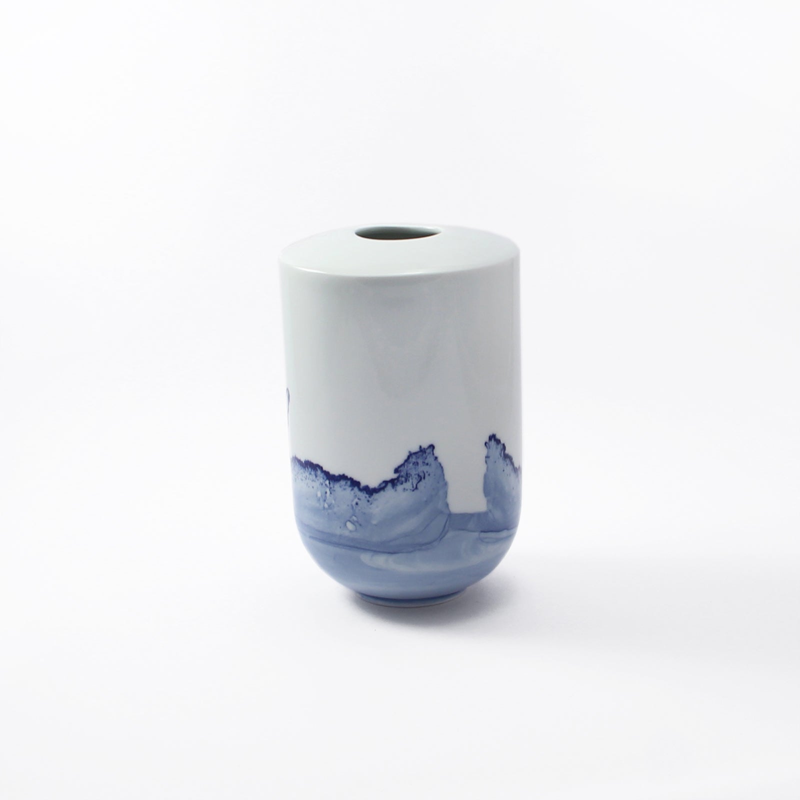 Porzellanvase "Tide" S glasiert - 4 Varianten von Anna Badur bei Wilhelm die 3.